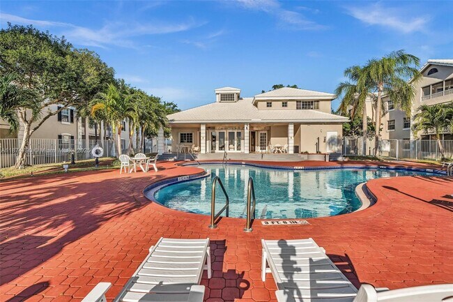 Building Photo - 2890 N Oakland Forest Dr