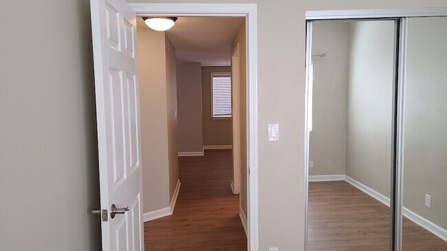 bedroom 2 to hallway - 1471 S Wooster St