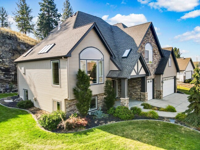 Building Photo - Dream Home At Shelley Lake