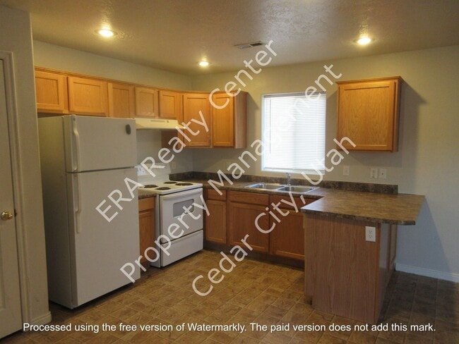 Building Photo - Move-in Discount!! 3 Bedroom 2 Bath Twin Home in Cedar Willows