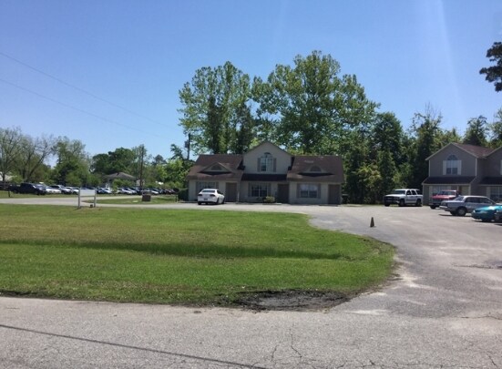 Building Photo - Alan Village