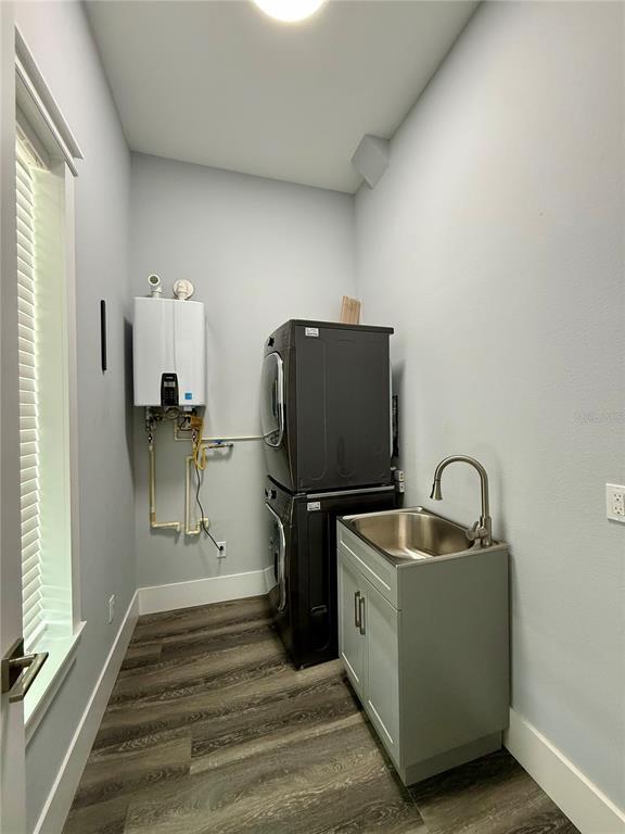 Building Photo - 304 N 7th St