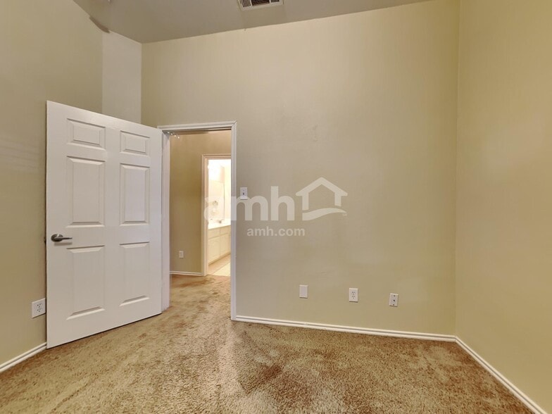 Building Photo - 5776 Jillian Way