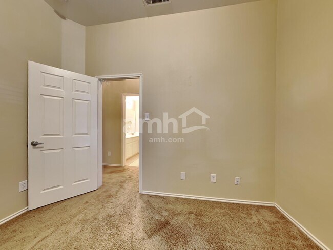 Building Photo - 5776 Jillian Way