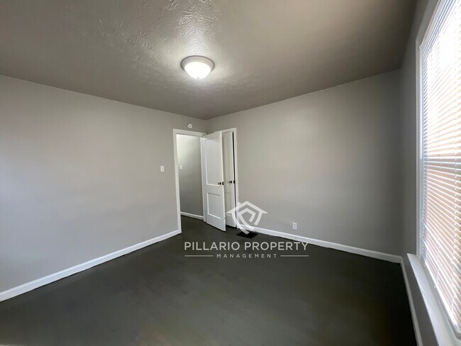 Building Photo - Renovated 2 Bed / 1 Bath !