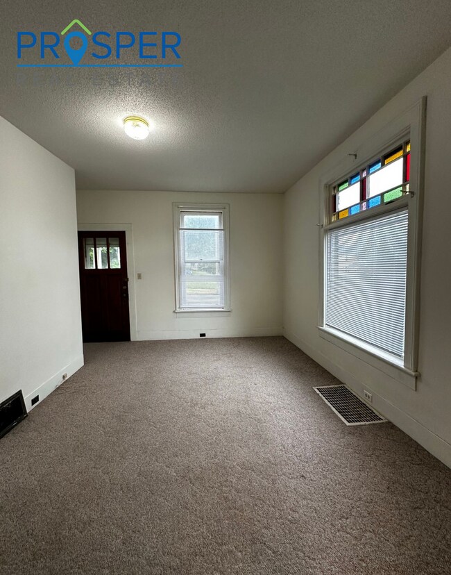 Building Photo - 402 5th Ave