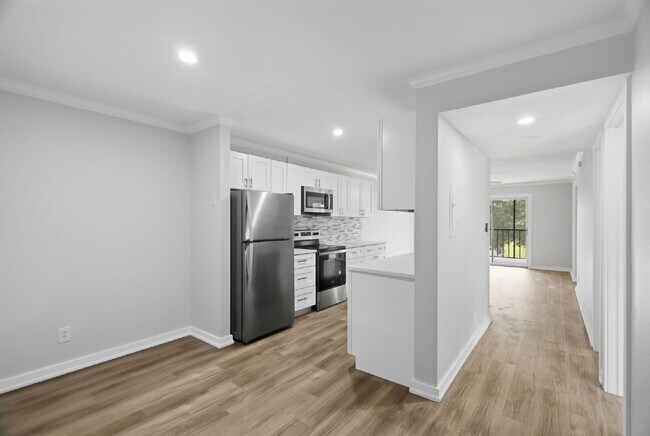Building Photo - Condo For Rent in Largo with TONS OF UPGRADES!