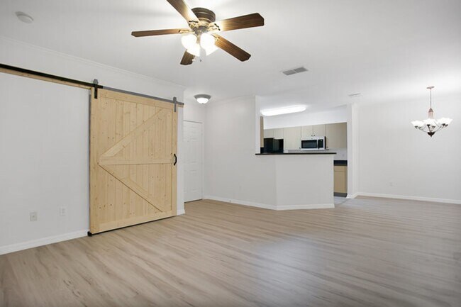 Building Photo - New Rental!