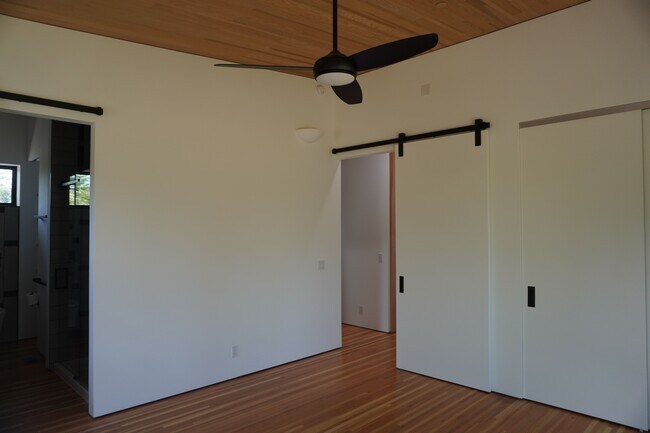 Building Photo - 4330 Parker Hill Rd