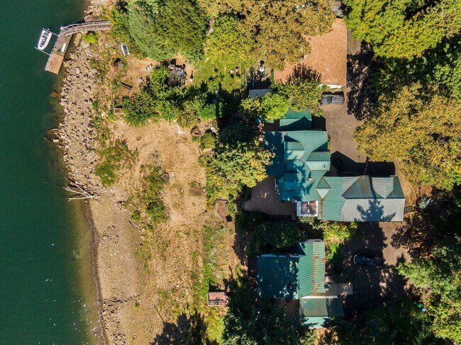 Building Photo - 14239 SE Fairoaks Ln