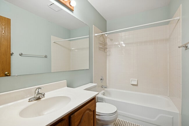 Building Photo - 145 Knightsbridge Dr