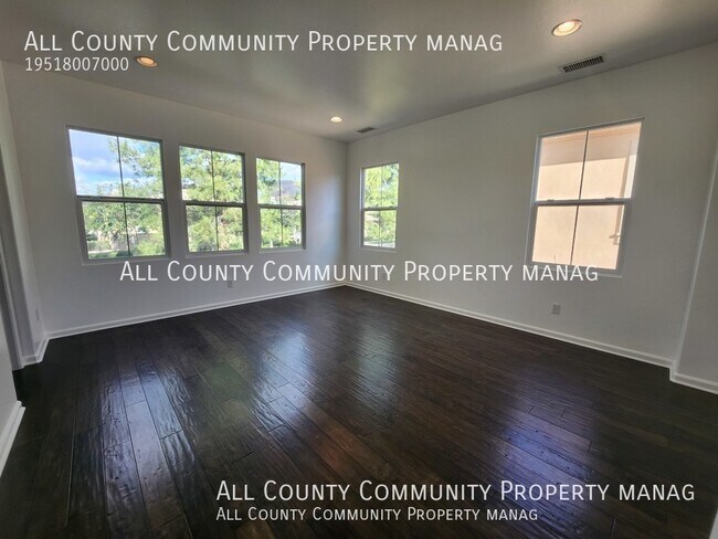 Building Photo - 43 Los Indios