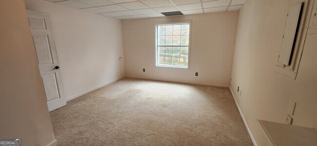 Building Photo - 201 Reeves Creek Way