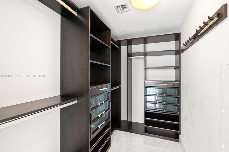 Building Photo - 200 Biscayne Boulevard Way