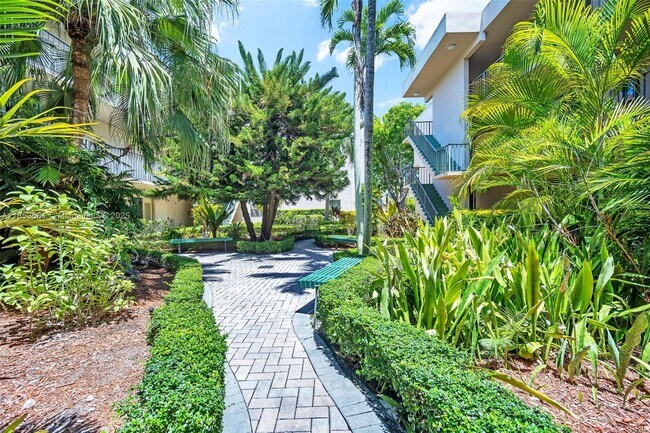 Building Photo - 10525 SW 112th Ave