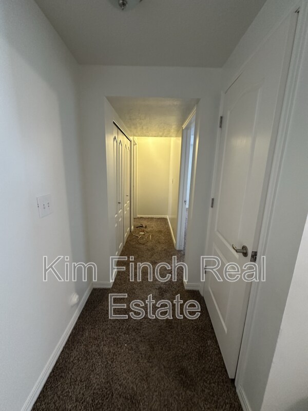 Building Photo - 9820 Deep Creek Dr
