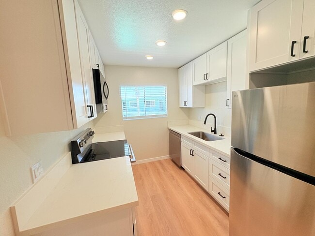 Primary Photo - 328 S Weitzel St