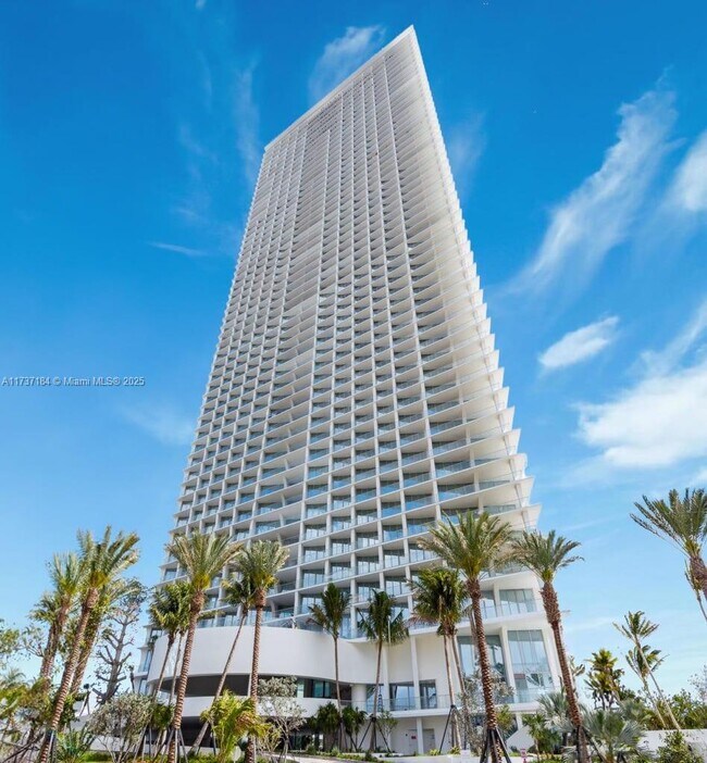 Building Photo - 16901 Collins Ave