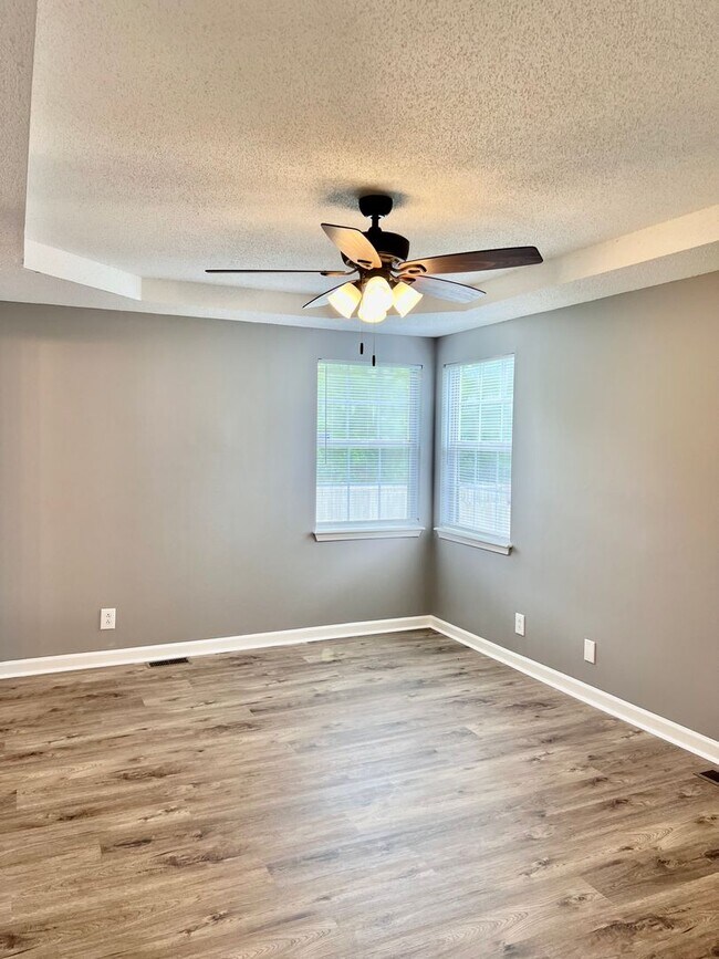 Building Photo - 407 Donna Dr