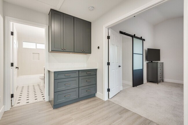 Building Photo - FULLY FURNISHED! Exudes sophistication with designer touches throughout