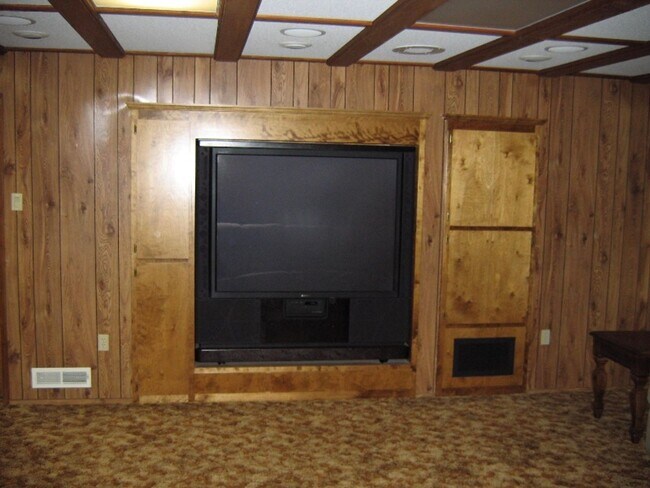 Building Photo - 8537 Pezzi Rd