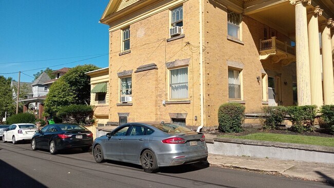 Building Photo - 303 4th St NE
