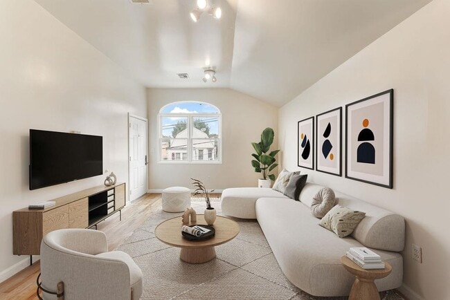 Primary Photo - 285 Claremont Ave