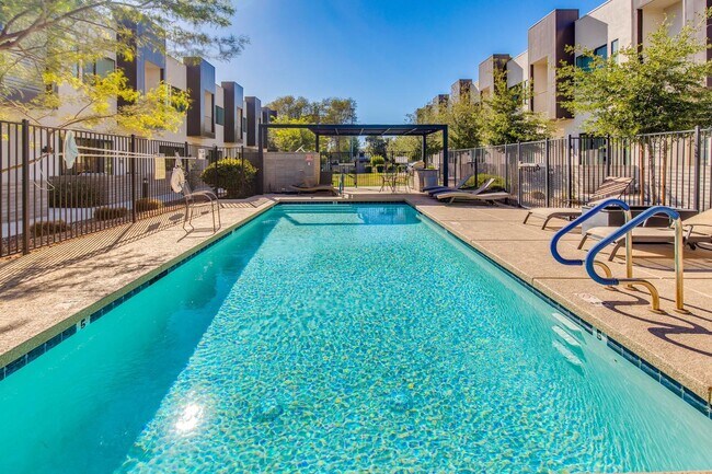 Building Photo - 5151 N 13th Pl