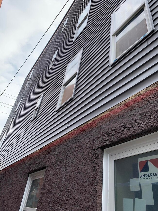 Building Photo - 75 Coles St