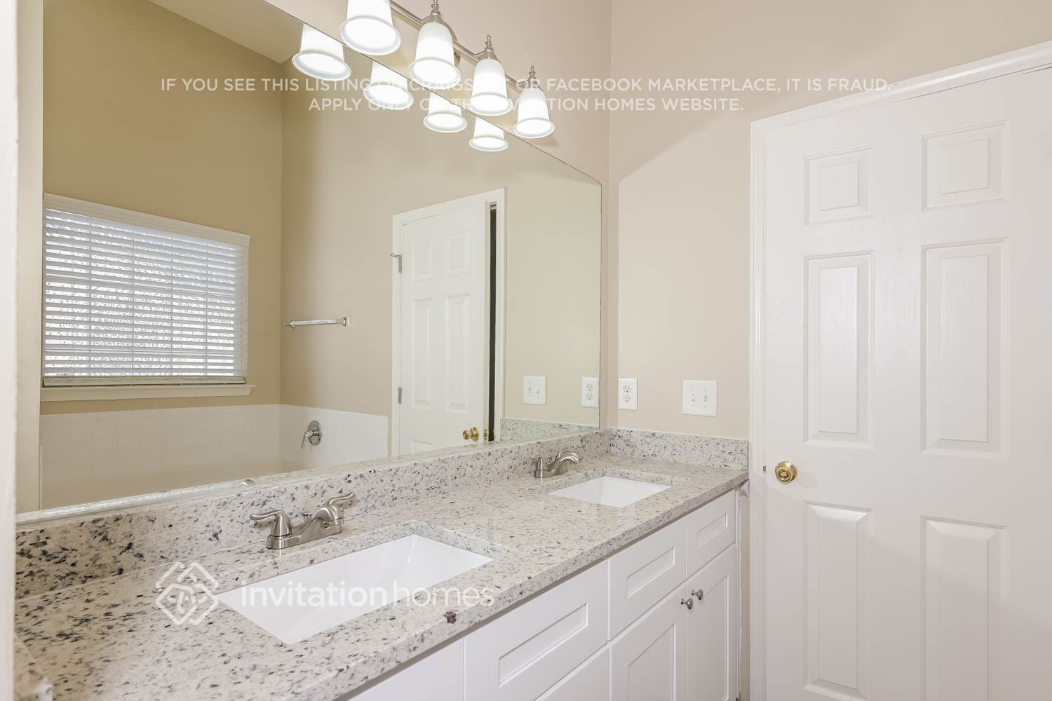 Building Photo - 3812 Rosebud Park Dr