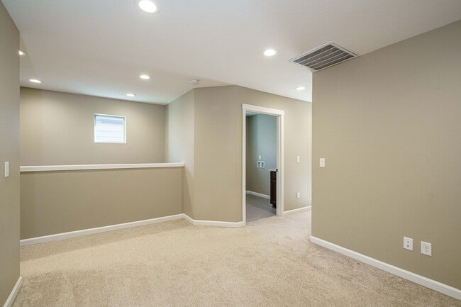 Building Photo - Beautiful Single-Level Home | 3 Bed, 2.5 B...