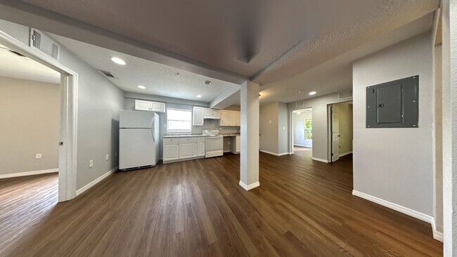 Building Photo - 425 F St