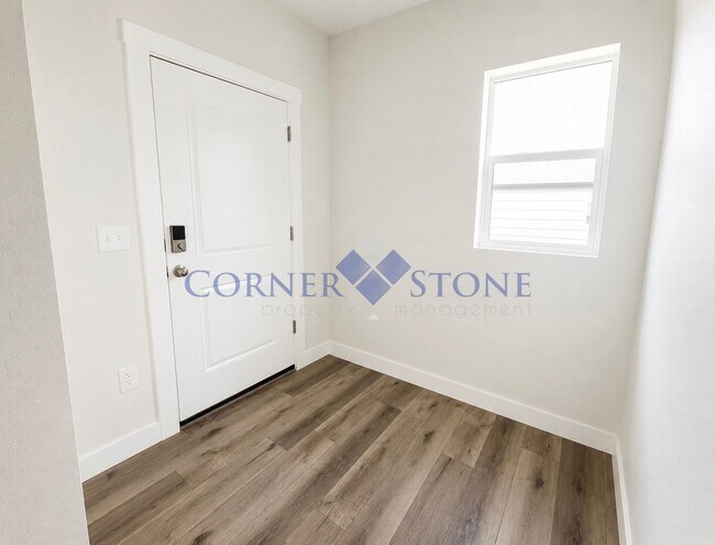 Building Photo - Like New Home in Meridian!