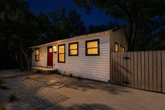 Building Photo - 3501 Grayson Ln