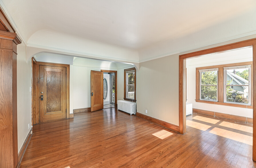2nd Floor Living02 - 1821 E Olive St