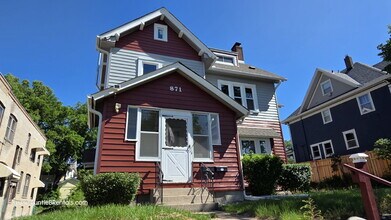 Building Photo - Quiet Studio Apartment - Check out the VIDEO TOUR