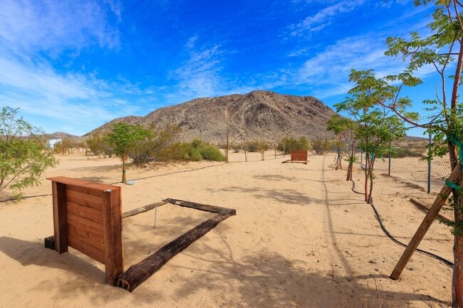 Building Photo - Beautiful 5 Bedroom 4 Bathroom with AMAZING VIEWS!!