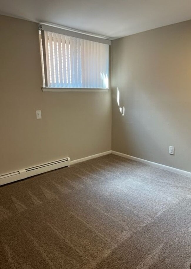 Building Photo - Charming, 2 bedroom/1 bath near Downtown Rochester!