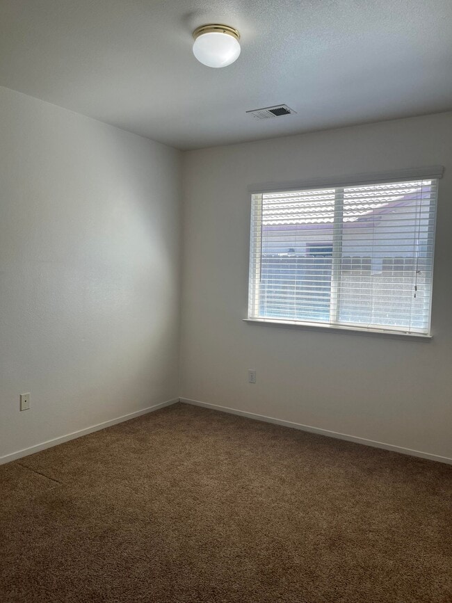 Building Photo - 950 Geneva Dr