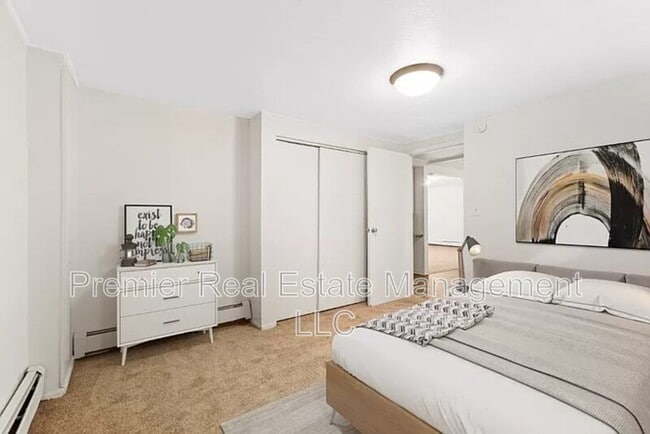 Building Photo - 768 S Krameria St