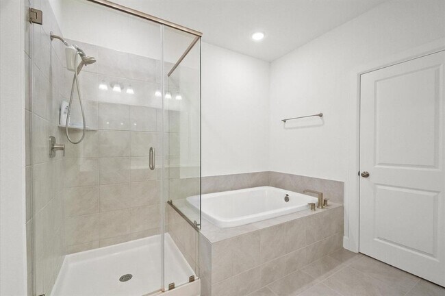 Building Photo - 1511 Emma Lk Dr