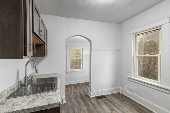 Building Photo - 2103 17th St NE