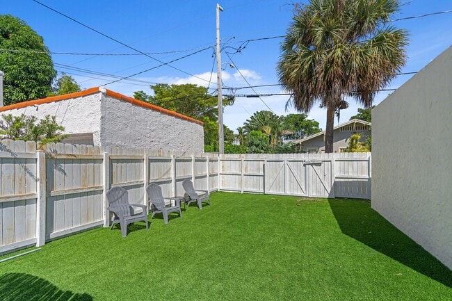 Building Photo - 419 30th St