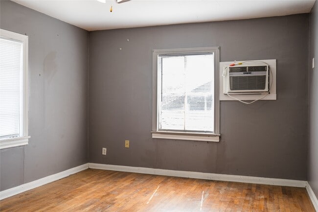 Building Photo - 2218 1/2 Chapman St