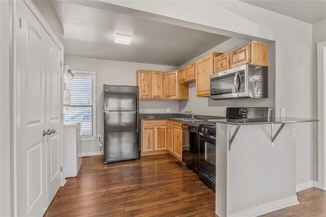 Building Photo - 1217 N Blackwelder Ave