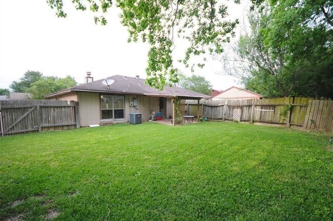 Building Photo - 3727 Meadow Pl Dr