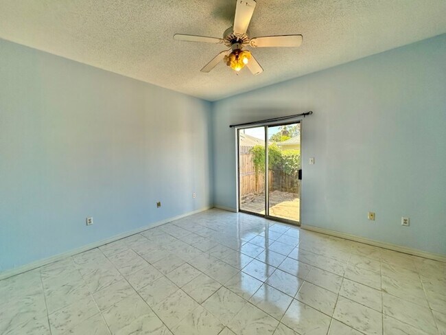 Building Photo - 1828 Whispering Oaks Ln