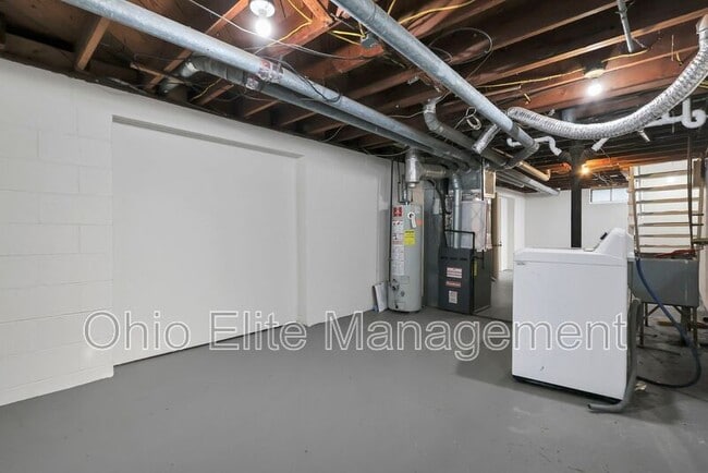 Building Photo - 1028 S Harris Ave