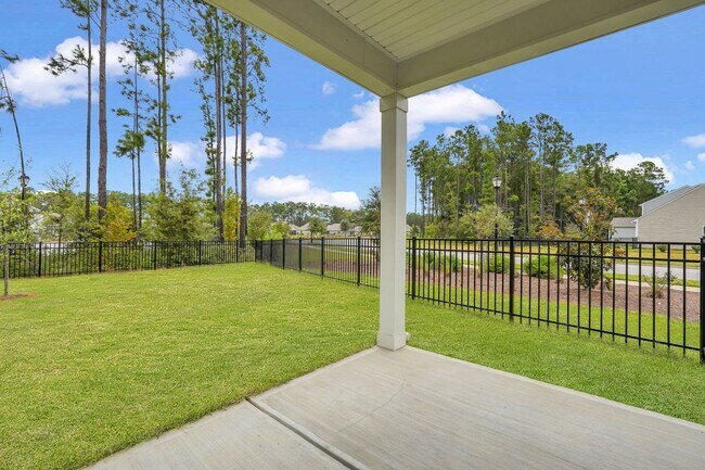 Building Photo - 4 BEDROOMS & FENCED YARD!