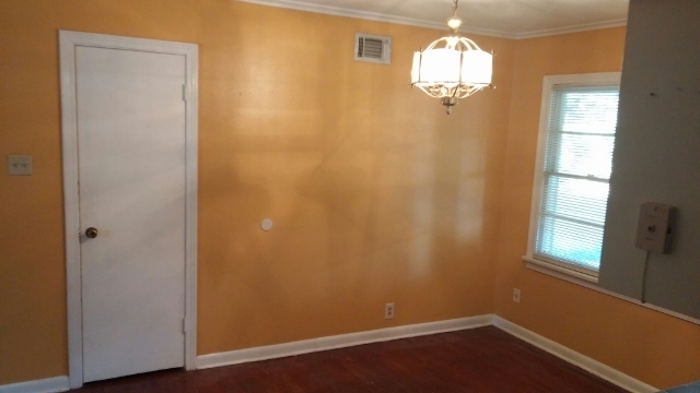 Building Photo - CUTE 3/2 BROADMOOR